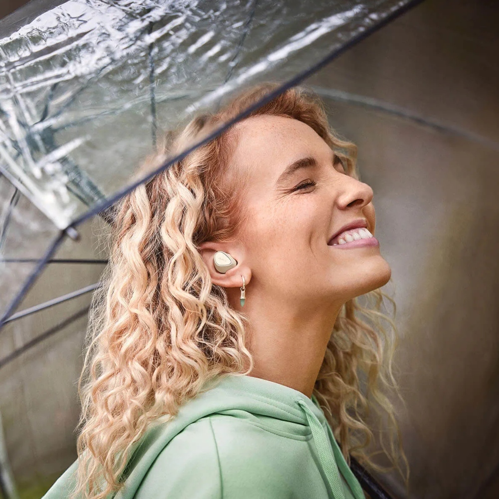 jabra elite 3 light beige lifestyle