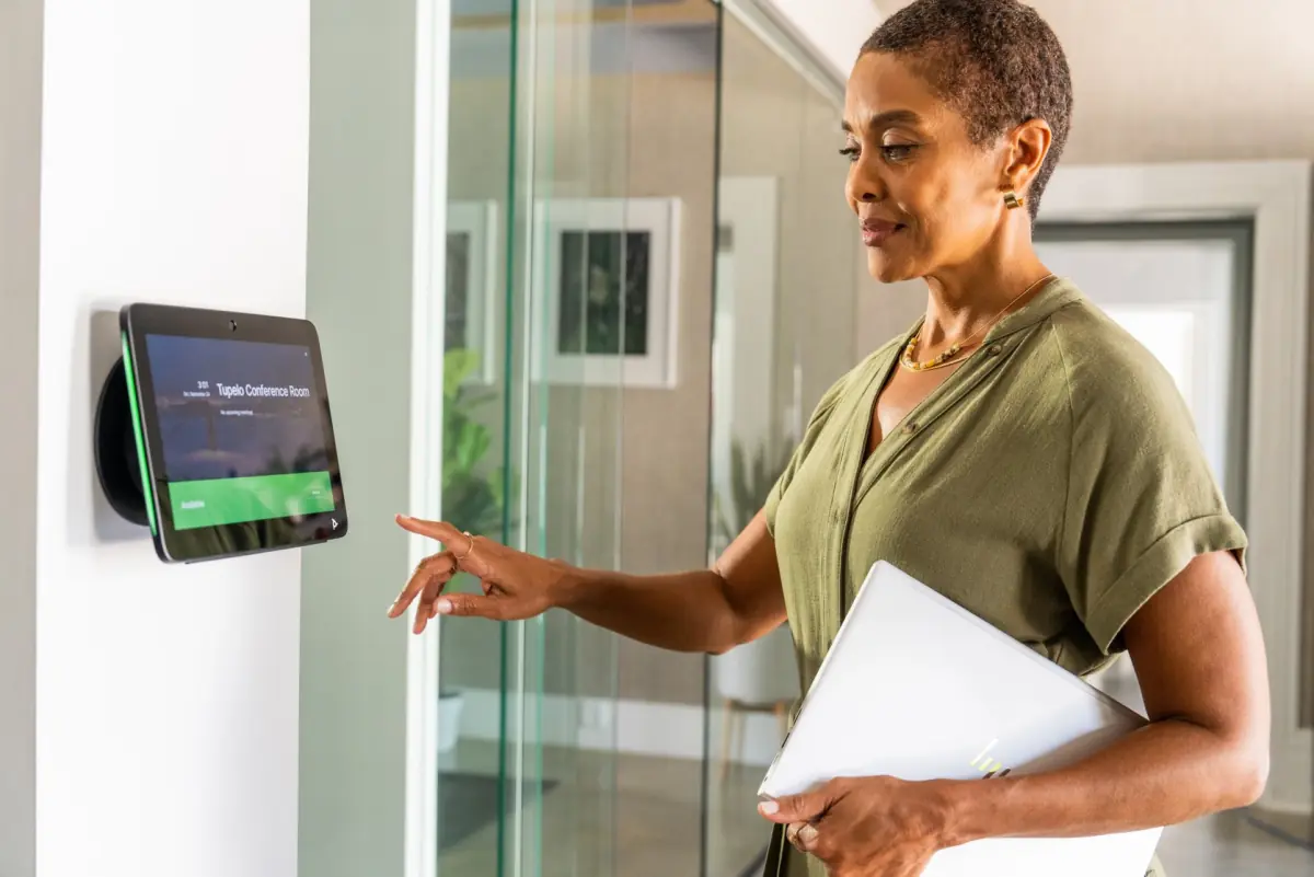 Poly TC10: Vergaderruimte-reservatiescherm Zoom Rooms